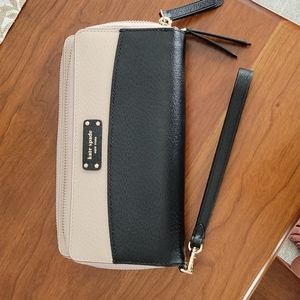 Kate Spade Peyton Large Carryall Wristlet